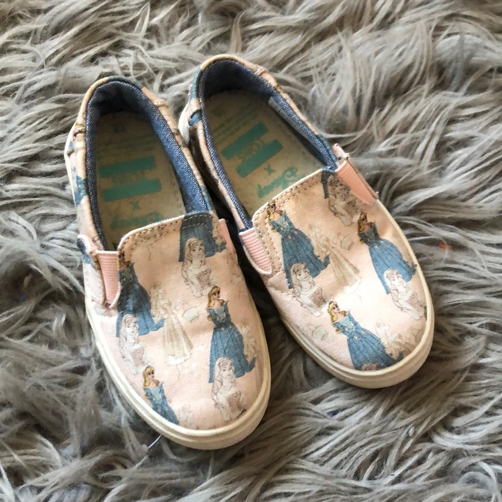 Size 8 Disney Sleeping Beauty Toms